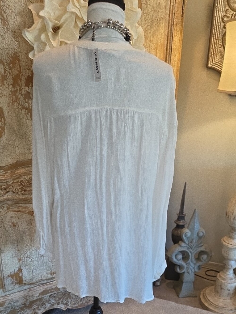 Old Navy White Button-Front V-Neck Long-Sleeve Tunic - Picture 7 of 11